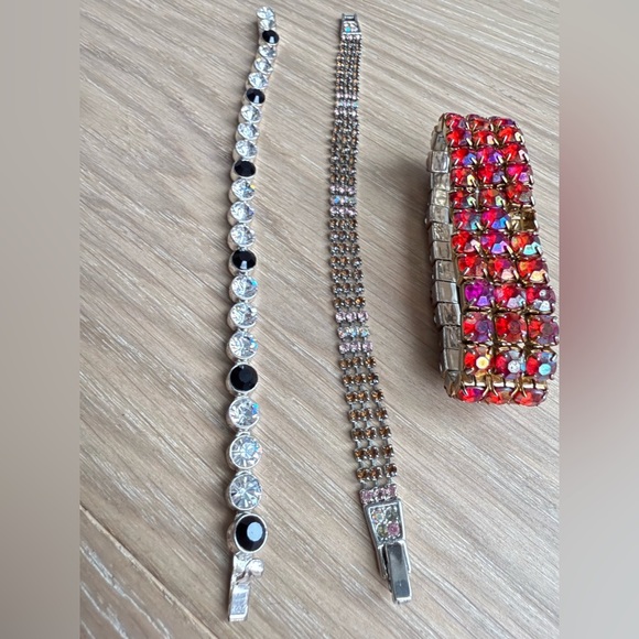 Elegant Multicolor Crystal Jewelry Set of 3 bracelets. - Picture 5 of 6